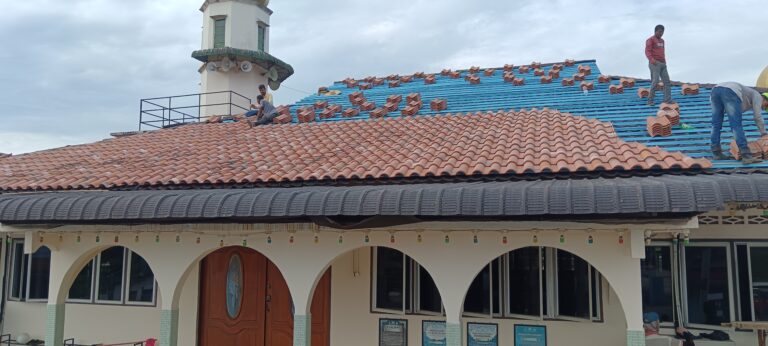 Kerja bumbung dan pembaikan rumah