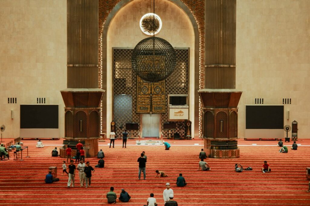 Karpet untuk ruang solat masjid dan surau serta susunan saf