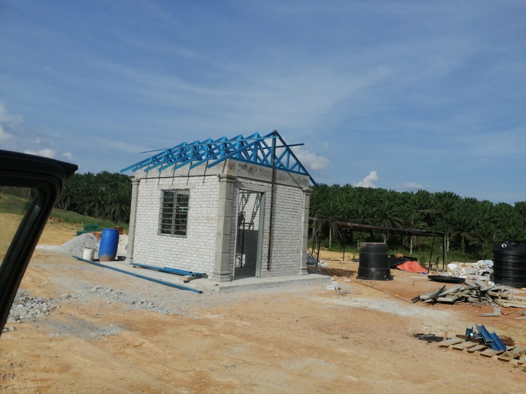 Keadaan pembangunan stor Surau Al-Kahfi Kluang semasa pembinaan